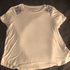 ⭐️American Eagle Soft Embroidered Tee Size XL